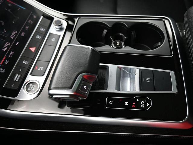 Photo of 2022 Silver Metallic Audi Q7