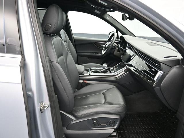 Photo of 2022 Silver Metallic Audi Q7