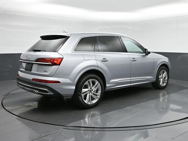 Photo of 2022 Silver Metallic Audi Q7