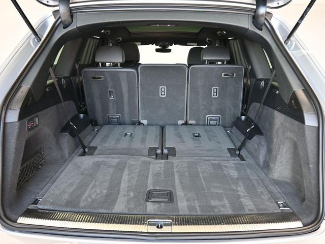 Photo of 2022 Silver Metallic Audi Q7