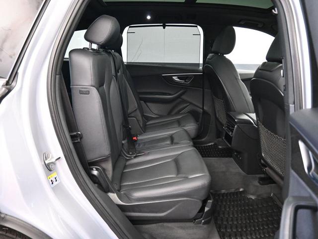 Photo of 2022 Silver Metallic Audi Q7