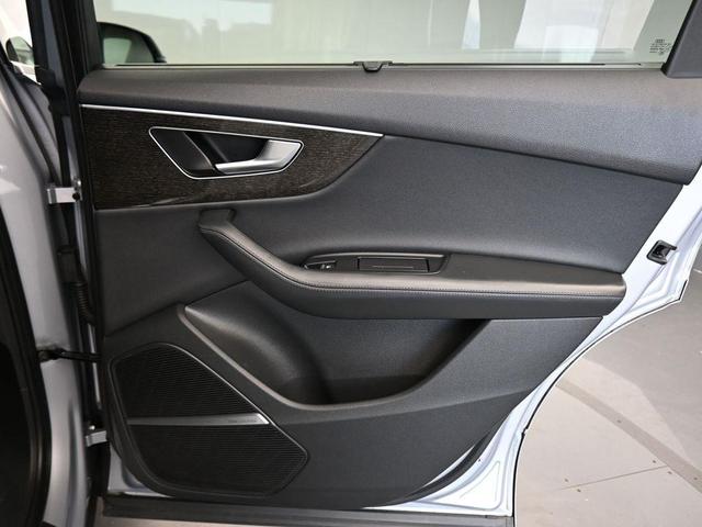 Photo of 2022 Silver Metallic Audi Q7