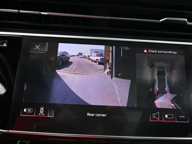 Photo of 2022 Silver Metallic Audi Q7