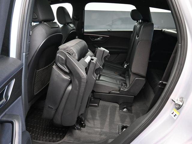 Photo of 2022 Silver Metallic Audi Q7