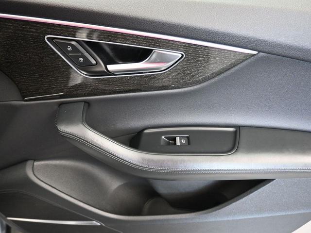 Photo of 2022 Silver Metallic Audi Q7