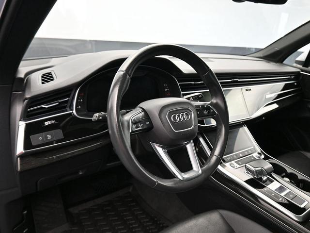Photo of 2022 Silver Metallic Audi Q7