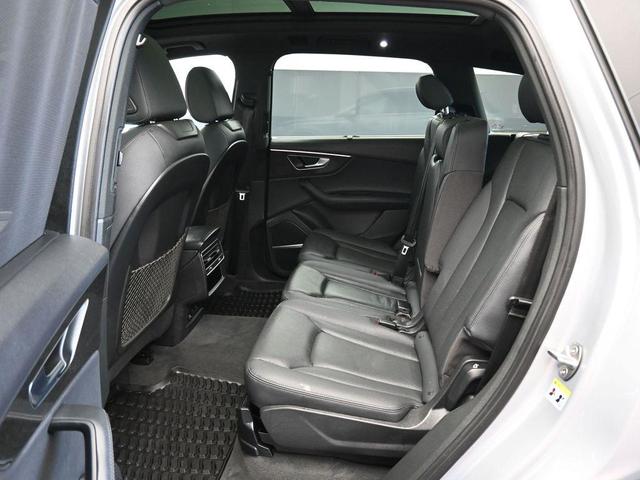 Photo of 2022 Silver Metallic Audi Q7