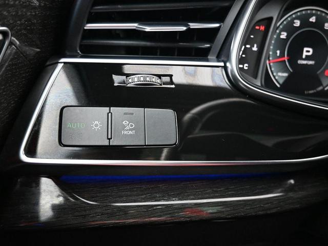 Photo of 2022 Silver Metallic Audi Q7