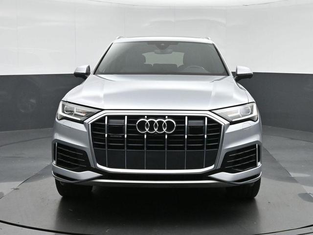 Photo of 2022 Silver Metallic Audi Q7