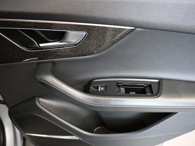 Photo of 2022 Silver Metallic Audi Q7