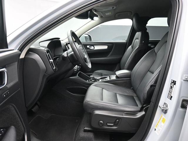 Photo of 2021 Thunder Grey Metallic Volvo XC40