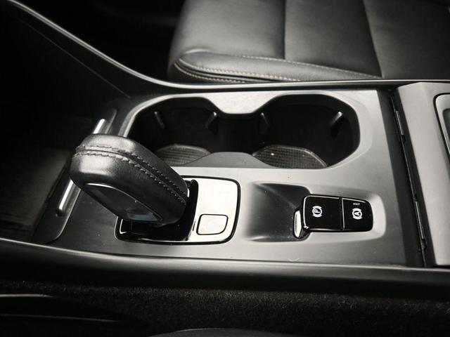 Photo of 2021 Thunder Grey Metallic Volvo XC40