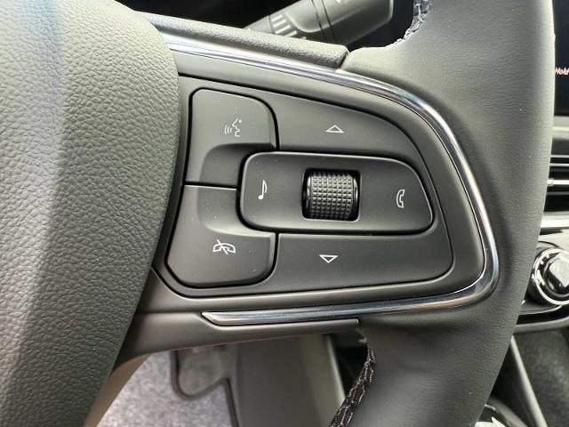 Photo of 2025 Summit White Buick Envista
