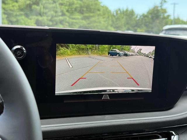 Photo of 2025 Summit White Buick Envista
