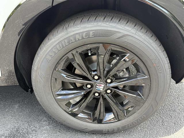 Photo of 2025 Summit White Buick Envista