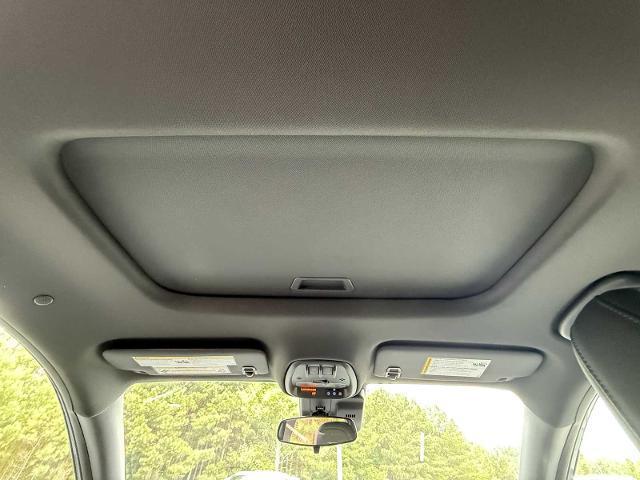 Photo of 2025 Summit White Buick Envista