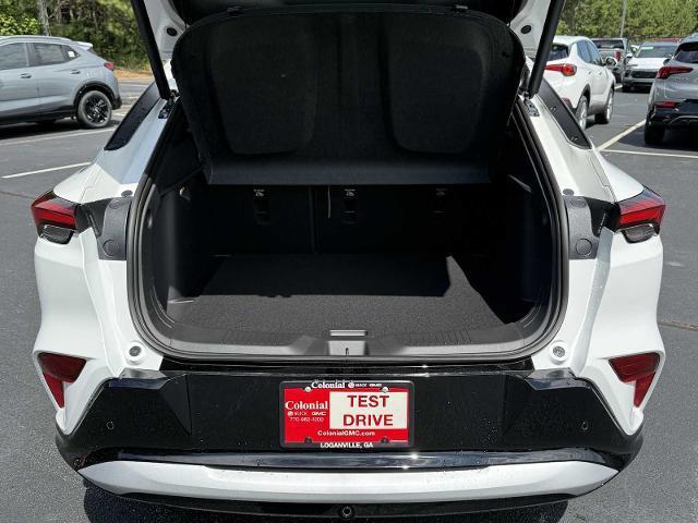 Photo of 2025 Summit White Buick Envista