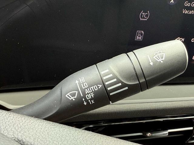 Photo of 2025 Summit White Buick Envista