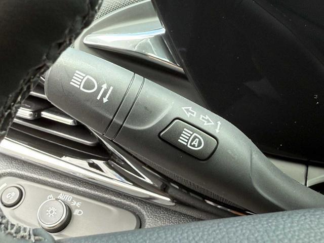Photo of 2025 Summit White Buick Envista