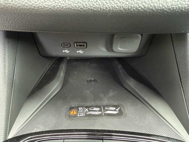 Photo of 2025 Summit White Buick Envista