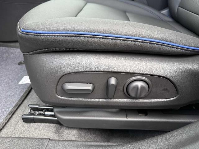 Photo of 2025 Summit White Buick Envista