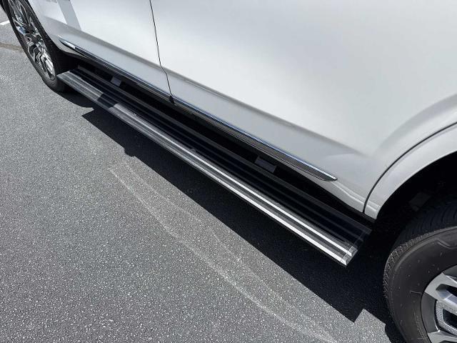 Photo of 2023 White Frost Tricoat GMC Yukon