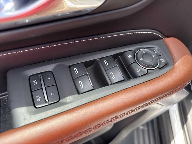 Photo of 2023 White Frost Tricoat GMC Yukon