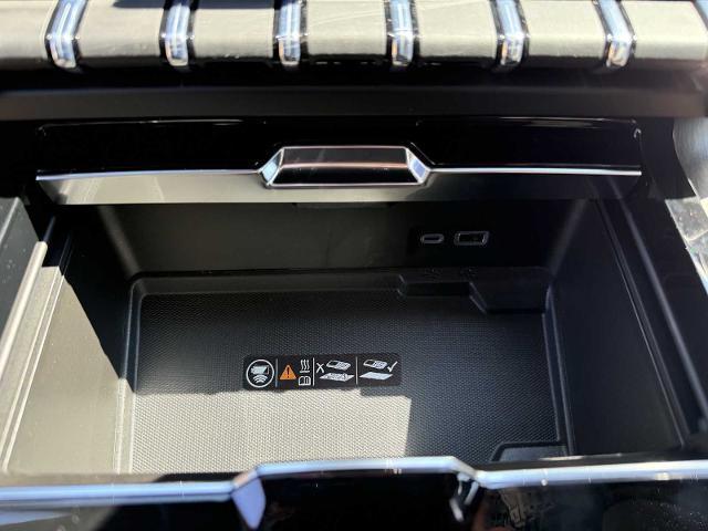 Photo of 2025 White Frost Tricoat GMC Yukon