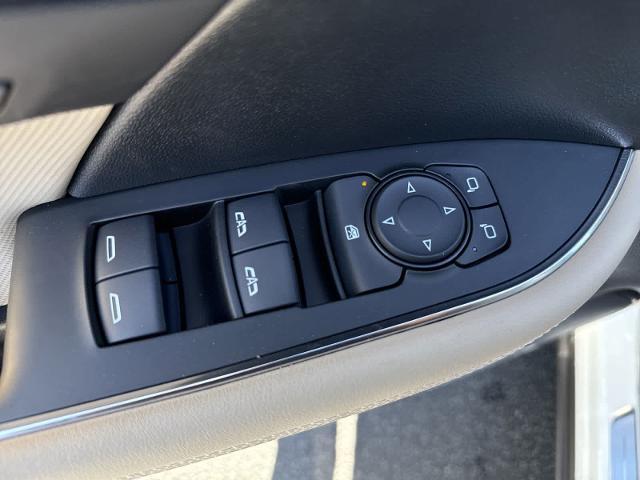 Photo of 2025 Summit White Buick Envision
