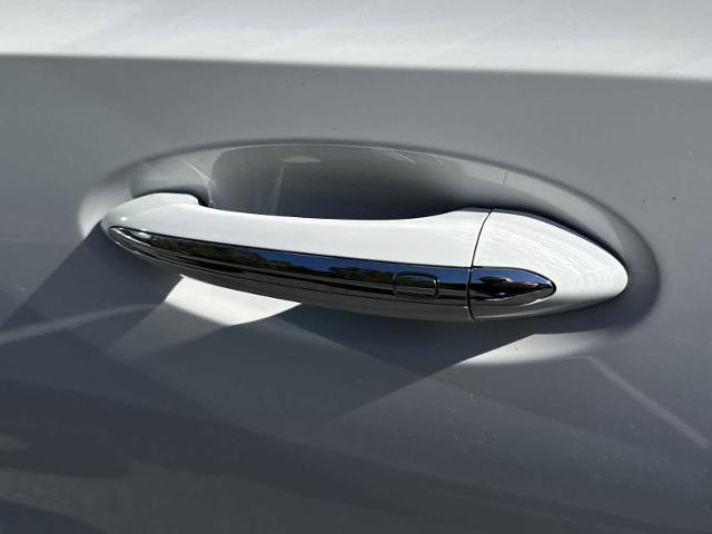 Photo of 2025 Summit White Buick Envision