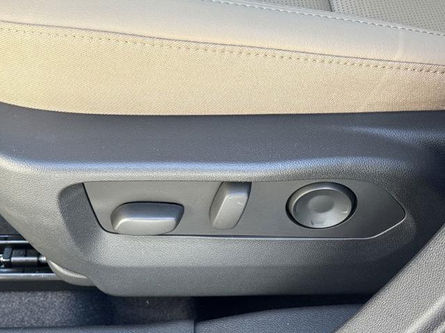 Photo of 2025 Summit White Buick Envision