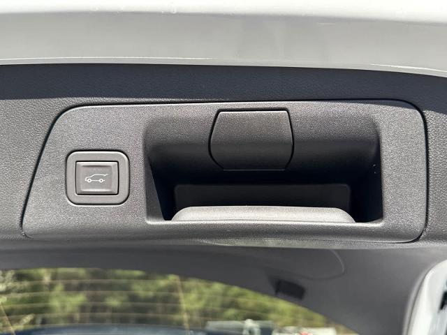 Photo of 2025 Summit White Buick Envision