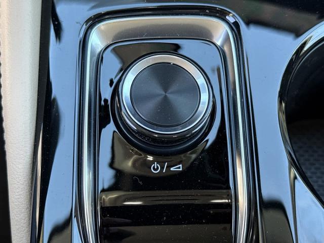 Photo of 2025 Summit White Buick Envision