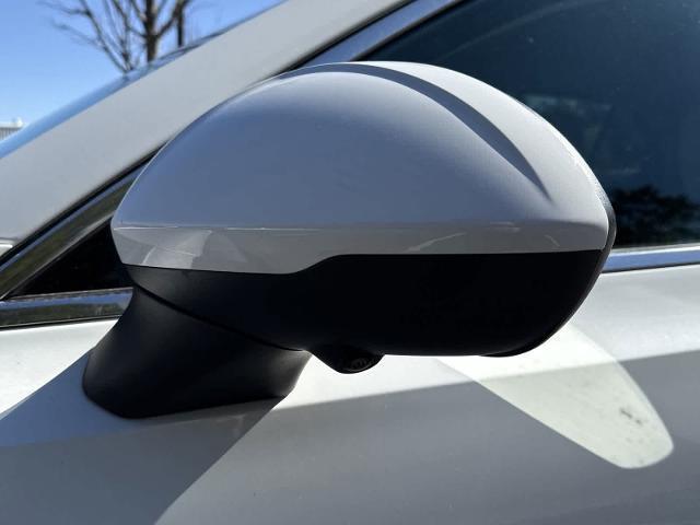 Photo of 2025 Summit White Buick Envision