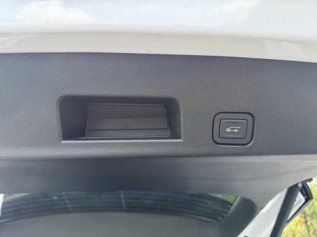 Photo of 2025 Summit White Buick Enclave