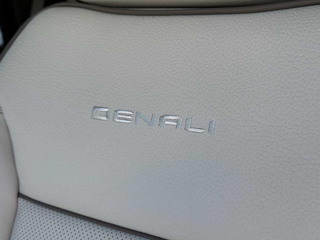 Photo of 2025 White Frost Tricoat GMC Yukon