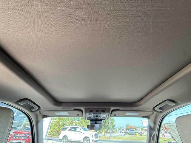 Photo of 2025 White Frost Tricoat GMC Yukon