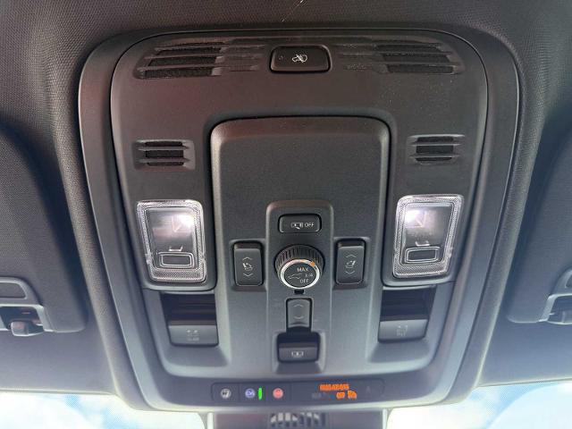 Photo of 2025 White Frost Tricoat GMC Yukon