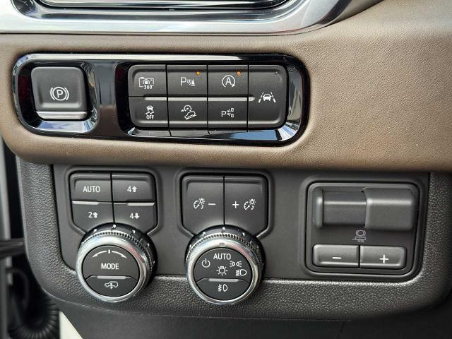 Photo of 2025 White Frost Tricoat GMC Yukon