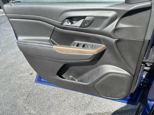 Photo of 2023 Ultra Blue Metallic GMC Acadia