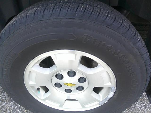 Photo of 2014 Summit White Chevrolet Suburban