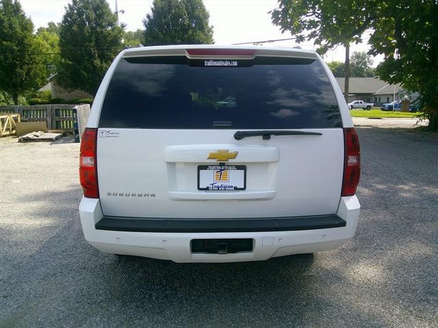 Photo of 2014 Summit White Chevrolet Suburban