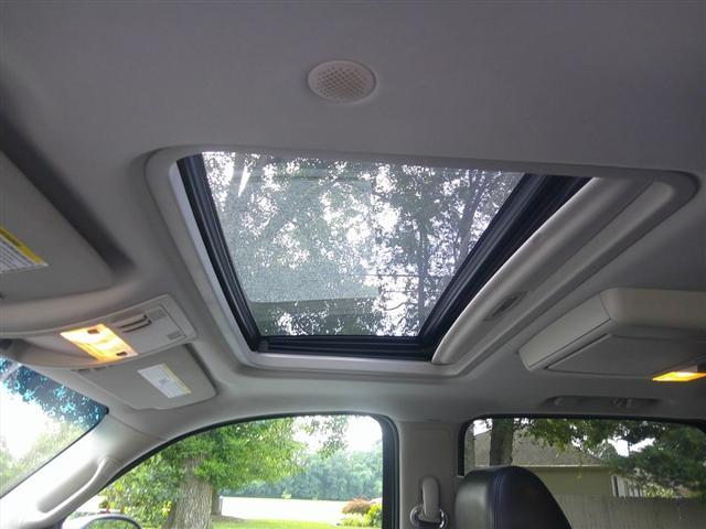 Photo of 2014 Summit White Chevrolet Suburban