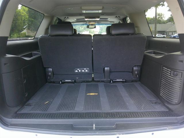 Photo of 2014 Summit White Chevrolet Suburban