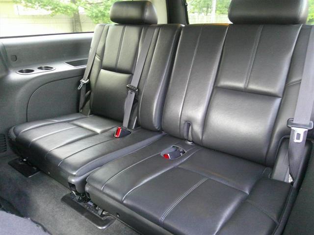 Photo of 2014 Summit White Chevrolet Suburban