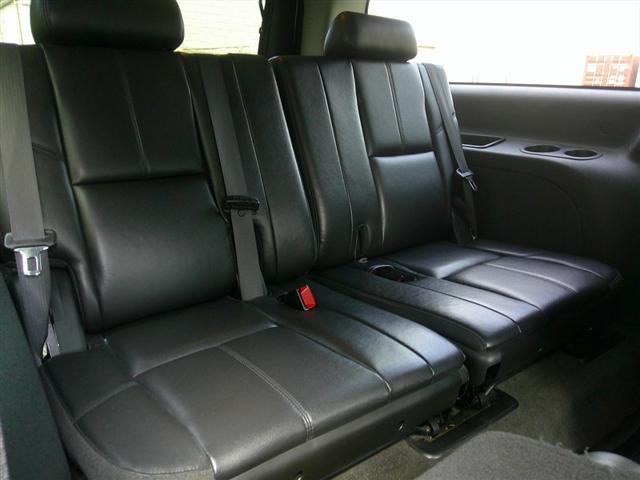 Photo of 2014 Summit White Chevrolet Suburban