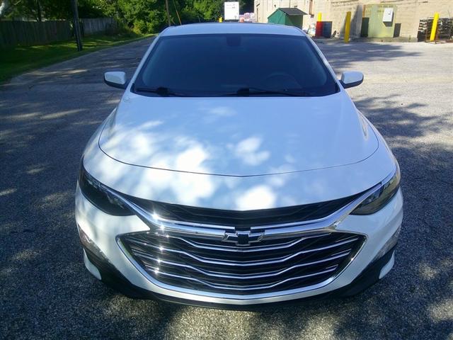 Photo of 2019 WHITE Chevrolet Malibu