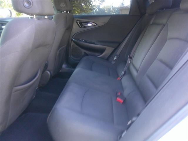 Photo of 2019 WHITE Chevrolet Malibu