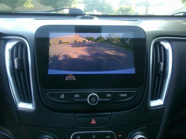 Photo of 2019 WHITE Chevrolet Malibu