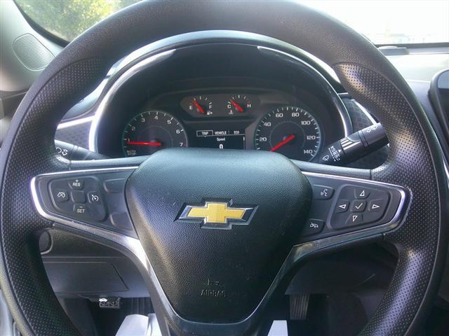 Photo of 2019 WHITE Chevrolet Malibu